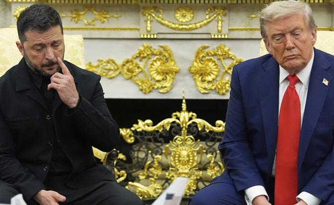 На фото: президент США Дональд Трамп и президент Украины Владимир Зеленский (справа налево)