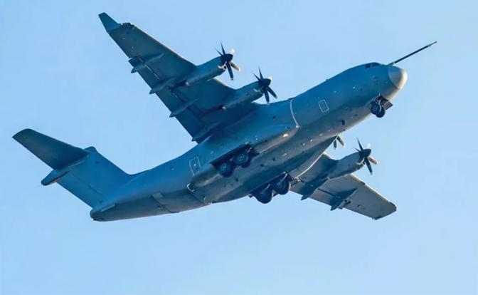 На фото: Y-30 отлично работает в условиях большой высоты, сохраняя более 85% своей тяги, и может взлетать на высоту 4500 метров без необходимости сброса грузов для снижения нагрузки..