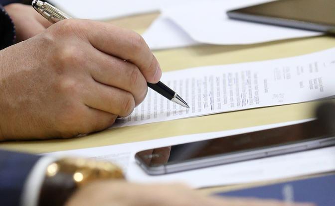 Эссе для мэра: Красноярск захлестнул «карнавал арестов», а чиновники «литературой» увлеклись