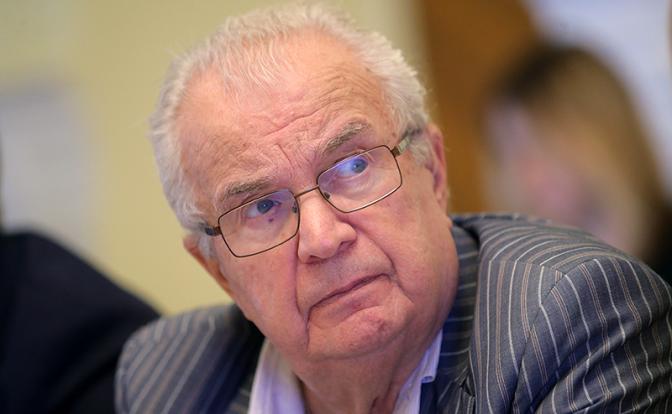 На фото: народный артист РСФСР, советский иллюзионист Эмиль Кио