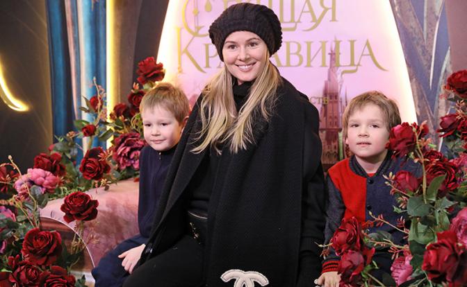 На фото: актриса Мария Кожевникова с сыновьями Иваном и Максимом