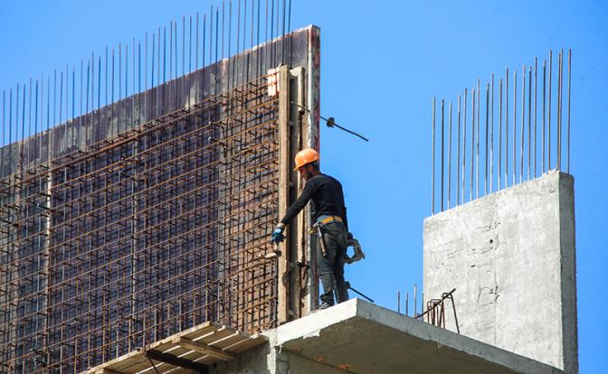 Ключ от квартиры или штраф: Королей строительного бизнеса на испуг не возьмешь, неустойкой не застращаешь