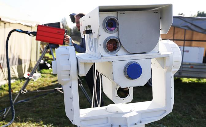 На фото: лазерная установка проекта "Посох" для уничтожения летательных аппаратов