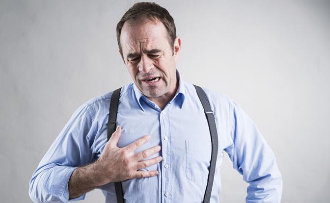 Россиянам напомнили о "синдроме праздничного сердца"