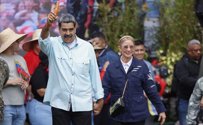 На фото: президент Венесуэлы Николас Мадуро с супругой