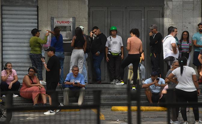 СМИ: в Каракасе идет эвакуация из правительственных зданий