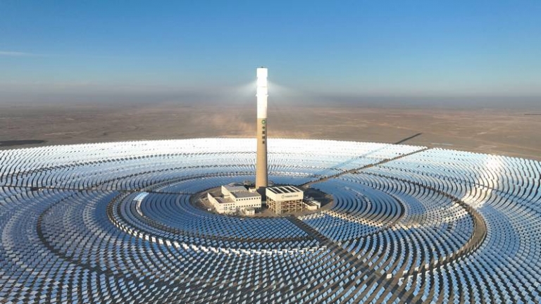 На фото: вид на систему теплового аккумулирования объемом 10 000 кубических метров с емкостью хранения энергии 800 МВтч, сделанный 8 декабря 2025 года в Цзюцюане, провинция Ганьсу, Китай.