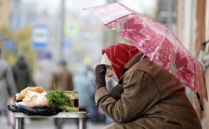 На фото: торговля на одной из улиц Красноярска.