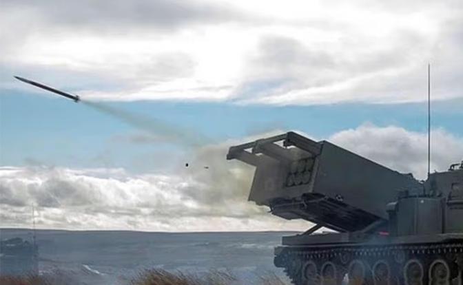 На фото: ракеты «Ночной закат» оснащены 200-килограммовыми боеголовками, могут запускаться быстро одна за другой/