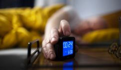 Россиянам рассказали, как справиться с бессонницей после праздников