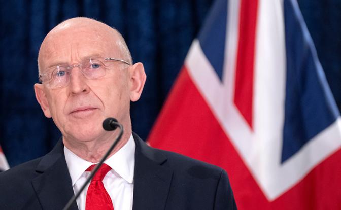 На фото: министр обороны Великобритании Джон Хили