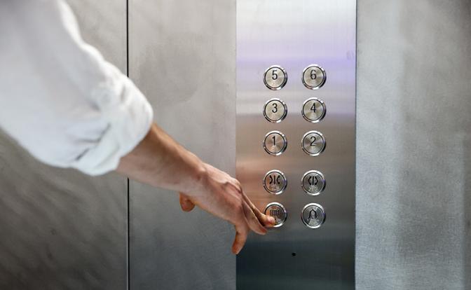 Сценарий фильма ужасов: 25 этажей, лифт сломался, запчастей нет, ремонтников нет