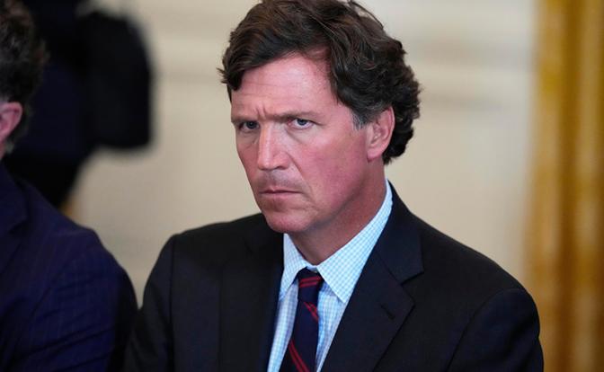 На фото: американский журналист Такер Карлсон.