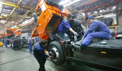 Тягачи не тянут, самосвалы встали, грузовики не покупают. А что и куда возить?