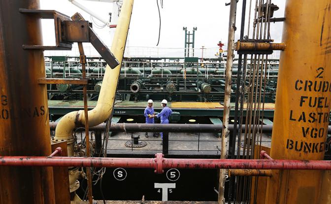 На фото: иранский танкер с нефтепродуктами в Венесуэле. Архивное фото.