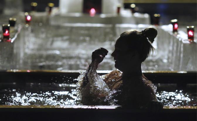 Онколог напомнил об опасности купания в проруби