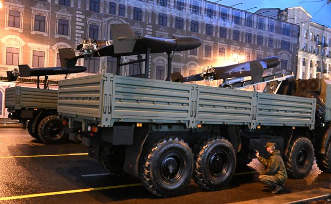 На фото: беспилотные летательные аппараты «Геран-2» в кузове грузовика «КамАЗ».