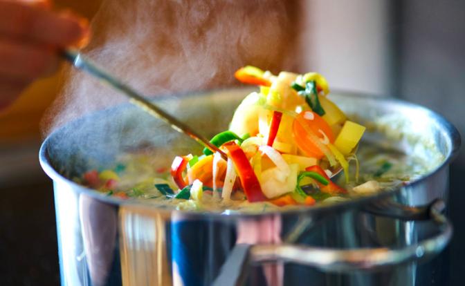 «Вызывают рак»: врач предупредила о смертельной опасности популярных в РФ блюд