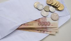 Зарплаты опять решили переждать кризис в тенечке: Хозяин экономит, работник - без пенсии