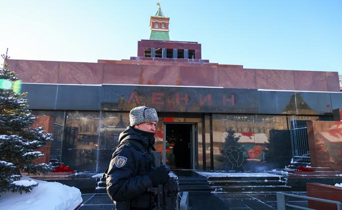 На фото: вид на Мавзолей В. И. Ленина на Красной площади.