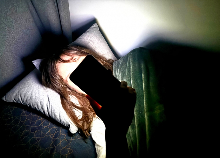 Чем больше времени человек проводит в кровати без сна, тем слабее становится ассоциация &laquo;кровать - сон&raquo;. 