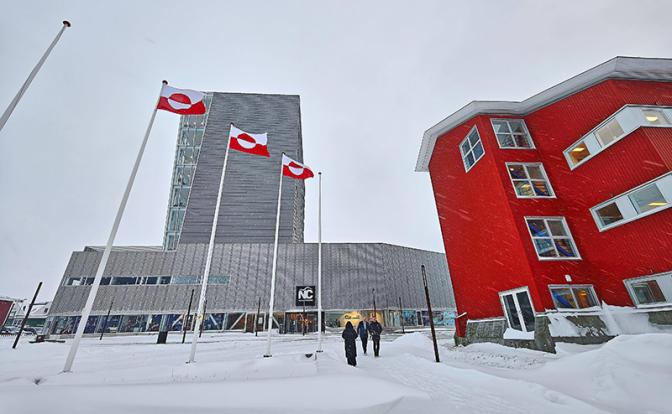 Захват Гренландии отменяется, США заберут остров тихой сапой