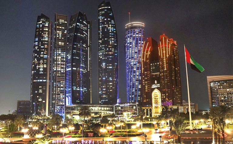 На фото: вид на Абу-Даби, Объединенные Арабские Эмираты.