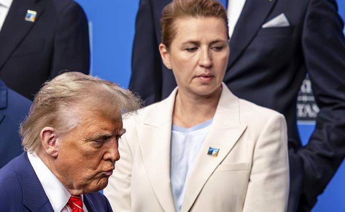 На фото: президент Дональд Трамп (слева) рядом с премьер-министром Дании Метте Фредериксен