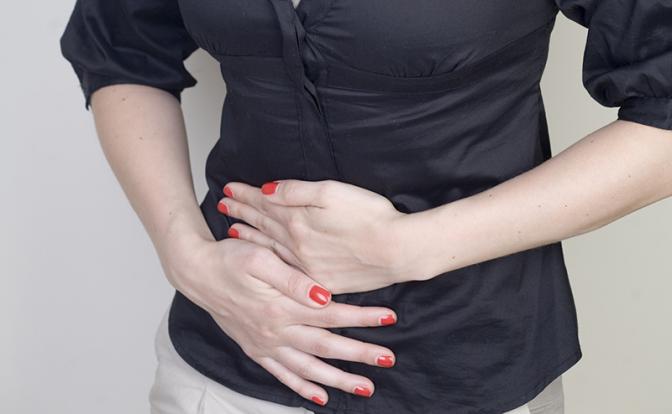 Врач рассказал, чем опасно частое урчание в животе