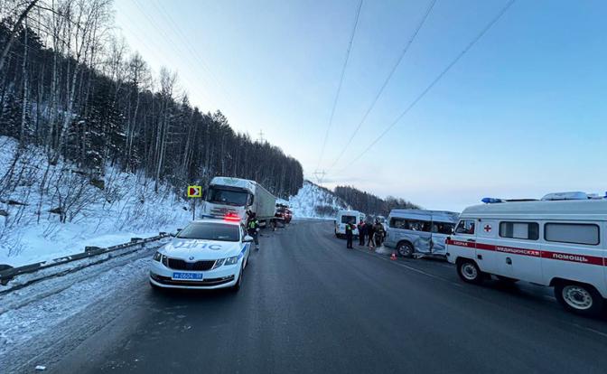 Массовое ДТП на федеральной трассе "Байкал": пострадали 11 пассажиров автобуса