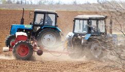 Война утильсборов: Белорусские тракторы и русские электромобили Астана превращает в золотые