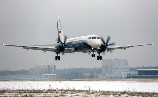 На фото: российский пассажирский самолет Ил-114-300