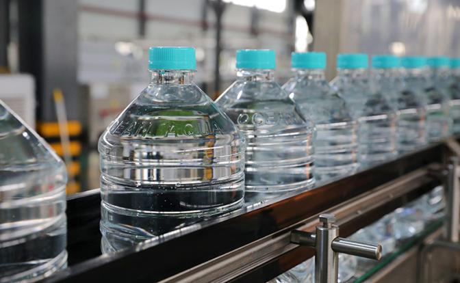 «Опасно для здоровья!»: химик раскрыл, когда нельзя пить воду