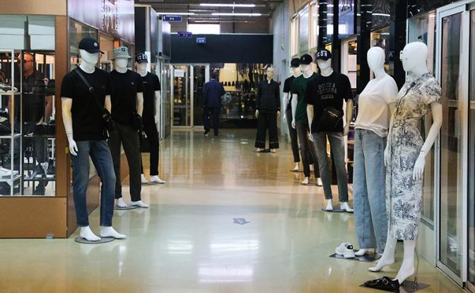 Гудбай, стиляги. Госдума и Минпромторг хотят одеть россиян в отечественное