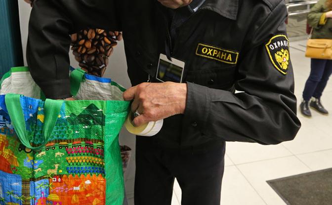 Смерть у «Перекрестка»: Труп есть, подозреваемого нет – в Узбекистан улетел, хотя его уже искали