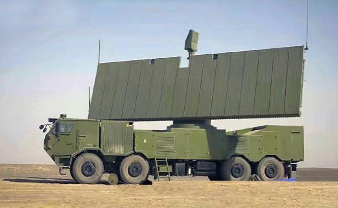 На фото: микроволновая установка «Ураган 3000»