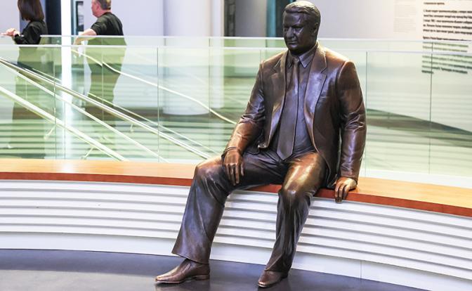 На фото: памятник Борису Ельцину