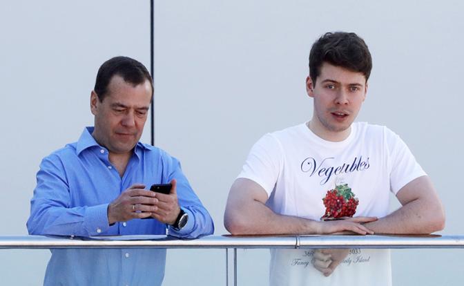 На фото: Заместитель председателя Совета Безопасности России, председатель партии «Единая Россия» Дмитрий Медведев с сыном Ильей. Архивное фото.