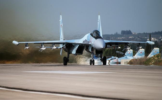 На фото: истребитель поколения 4++ Су-35