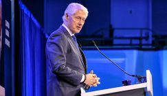 Стало известно, в чём собирается признаться Клинтон по делу Эпштейна