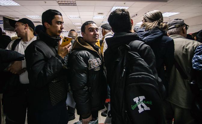 «Выходи, я тебе лицо разобью...Пиши заявление, терпила. Я сидеть не боюсь, понял?»