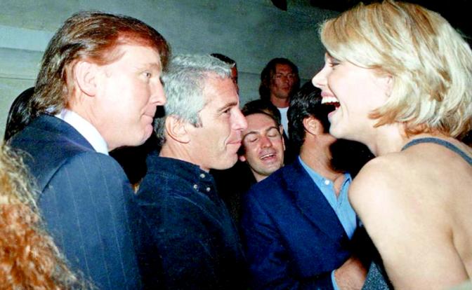 На фото (слева направо): Дональд Трамп и Джеффри Эпштейн.