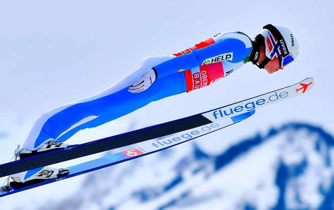 На фото: прыгун с трамплина Мариус Линдвик из Норвегии.