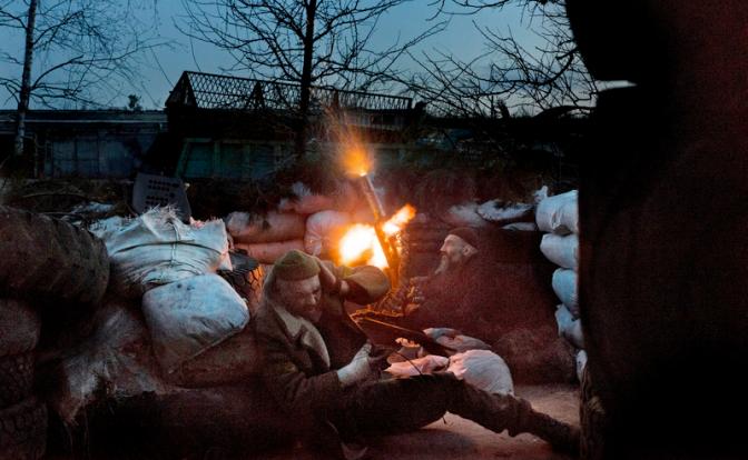 На фото: украинский военнослужащий.