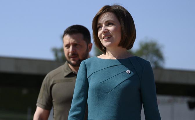 На фото: Владимир Зеленский и президент Молдовы Майя Санду.