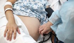 Где рожать будем? 140-тысячный уральский город взбудоражен новостью о закрытии роддома