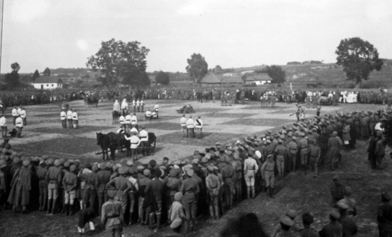 На фото: чехословацкие легионы в России&raquo; в Саратове.