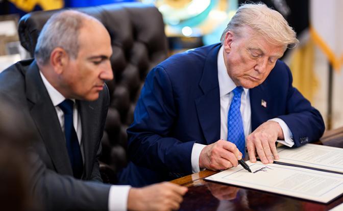 На фото: премьер-министр Армении Никол Пашинян и президент США Дональд Трамп (слева направо)