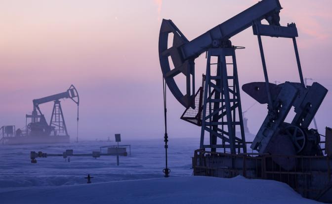 Бюджетный шок: ФНБ со злобой смотрит на Urals, цена на нефть катится вниз, всероссийская "кубышка" пустеет на глазах