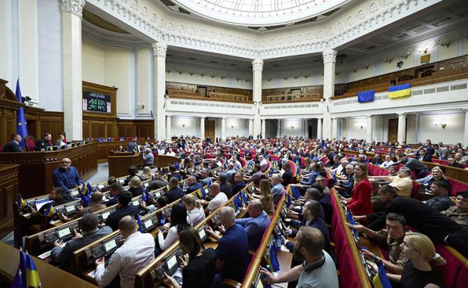 Понос и рвота: Названа причина срыва заседания Верховной рады Украины